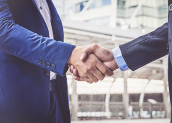 Businessmen making handshake. concept Successful businessmen